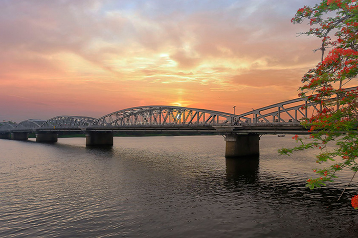 Truong Tien Bridge